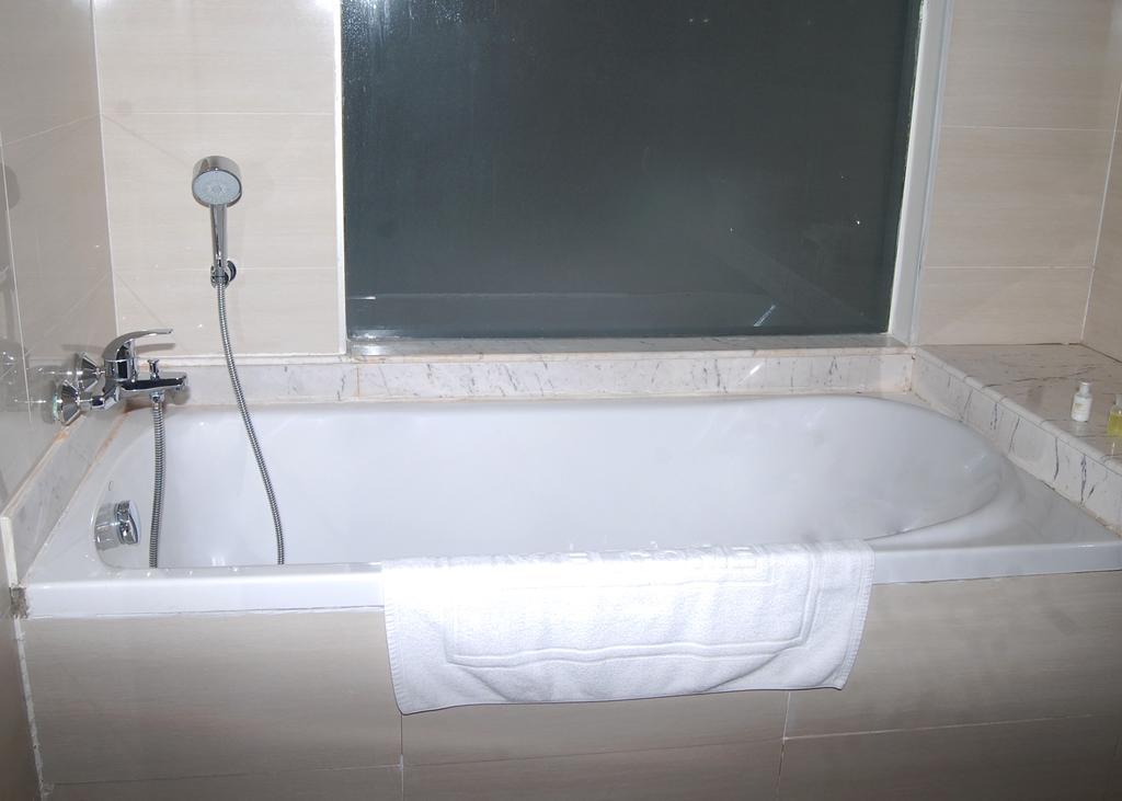 Man Myanmar Hotel Naypyidaw Номер фото